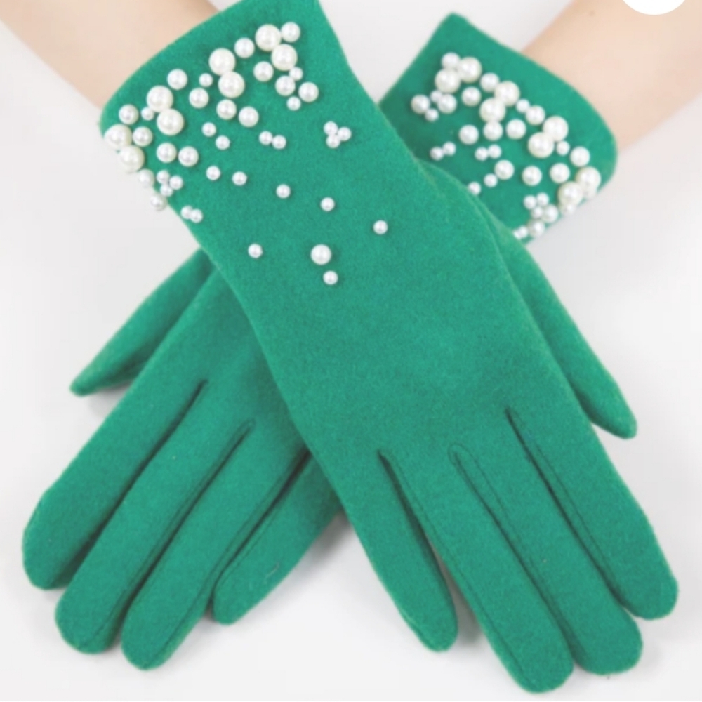 Perl Trim Felt Gloves